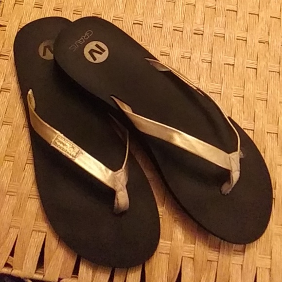 burton flip flops